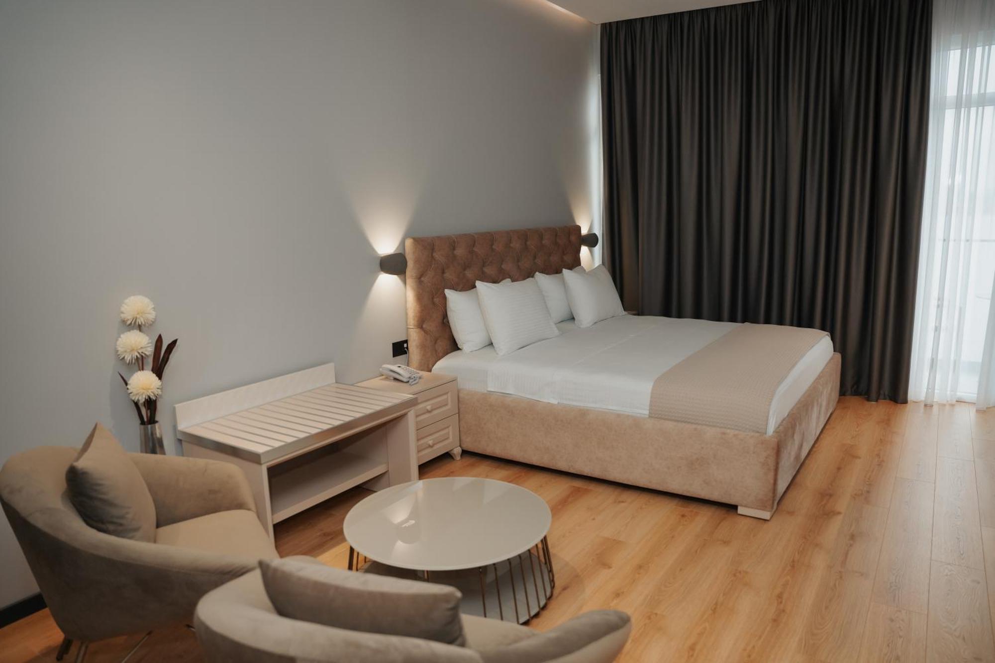 Toer Hotel & Spa Sarandë Buitenkant foto