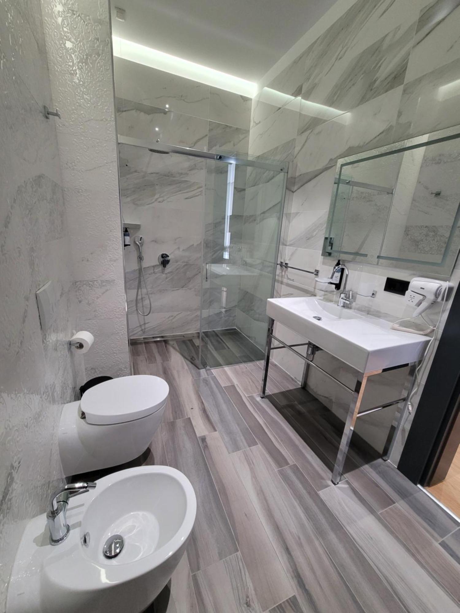 Toer Hotel & Spa Sarandë Buitenkant foto